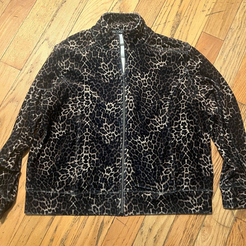 SNO SKINS XL Women’s Cheetah or Leopard Print Zip Up Jacket